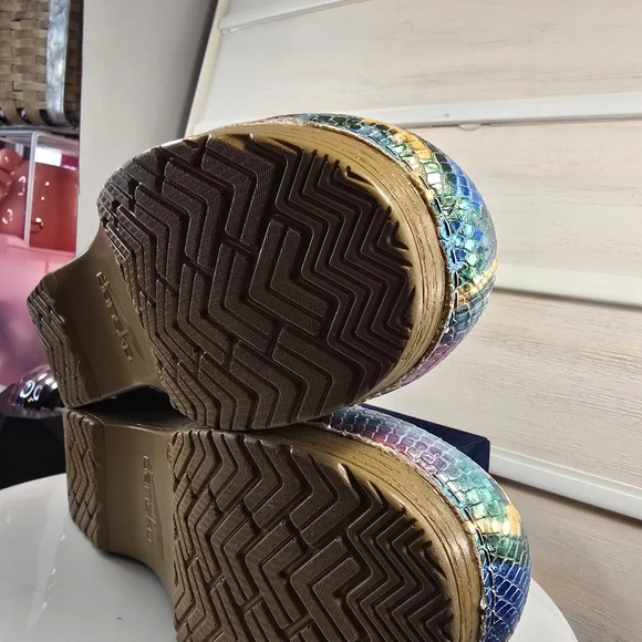 Dansko Women Multicolor Mermaid metallic Clogs - Picture 11 of 12